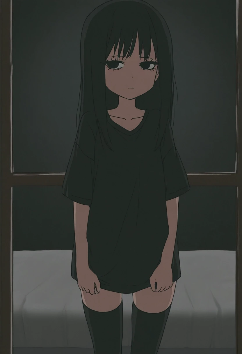 милая anime азиатка с большими черными милыми глупыми глазами черными длинными волосами с челкой и черными ресницами. темная комната и кровать. длинная черная однотонная…